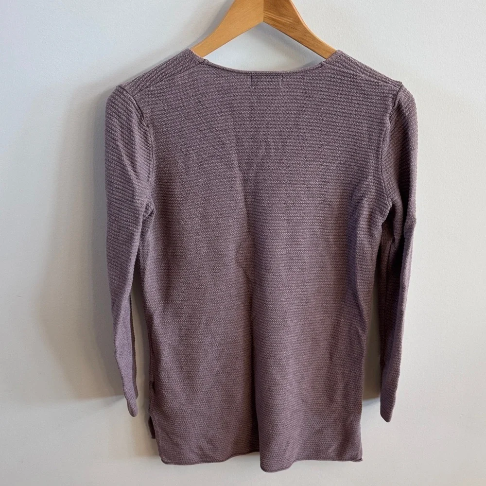 🌸 Old Navy Mauve Long Sleeve V-Neck Tee
Size Small - Picture 5 of 7